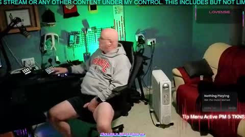 Snapshot of pilot_dave_69 chatting on November 23, 2025, 6:24 am Dave online show from November 23, 2025, 6:24 am