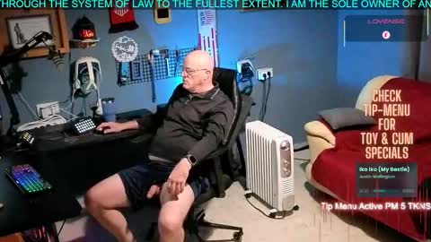 Snapshot of pilot_dave_69 chatting on November 29, 2025, 5:10 am Dave online show from November 29, 2025, 5:10 am