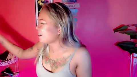 Snapshot of pinay_sweetlenatashaxx chatting on October 13, 2025, 9:37 pm call me natasha online show from October 13, 2025, 9:37 pm