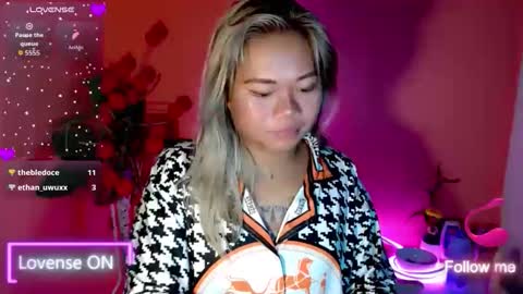 Snapshot of pinay_sweetlenatashaxx chatting on October 15, 2025, 3:23 pm call me natasha online show from October 15, 2025, 3:23 pm