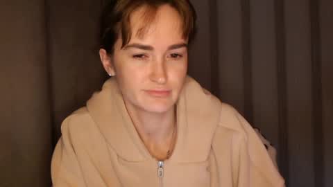 Snapshot of pineapple__mood chatting on April 19, 2026, 6:02 am online show from April 19, 2026, 6:02 am