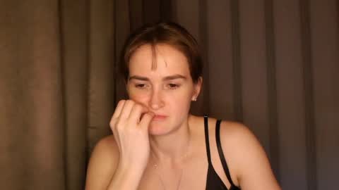 Snapshot of pineapple__mood chatting on April 29, 2026, 7:20 pm online show from April 29, 2026, 7:20 pm