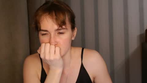 Snapshot of pineapple__mood chatting on April 30, 2026, 6:58 pm online show from April 30, 2026, 6:58 pm