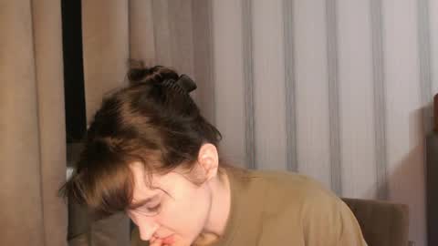 Snapshot of pineapple__mood chatting on May 5, 2026, 5:43 pm online show from May 5, 2026, 5:43 pm