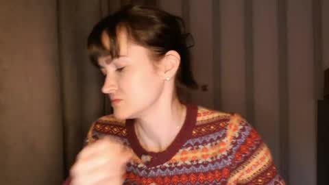 Snapshot of pineapple__mood chatting on May 7, 2026, 12:21 pm online show from May 7, 2026, 12:21 pm