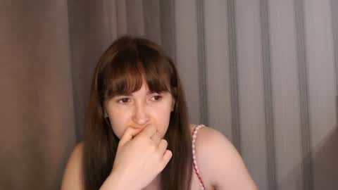 Snapshot of pineapple__mood chatting on July 19, 2026, 7:45 am online show from July 19, 2026, 7:45 am