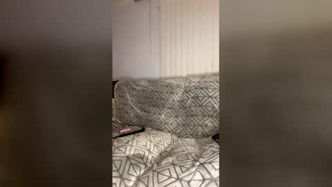 pinessbunny69 online show from May 6, 2026, 2:51 am