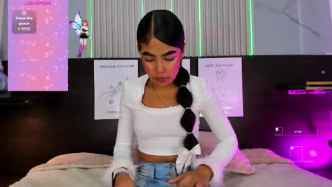 pink_as online show from September 19, 2025, 1:01 pm