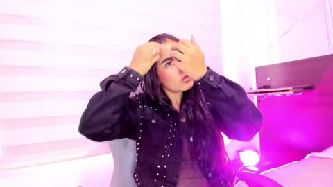 pink_as online show from October 1, 2025, 1:39 pm