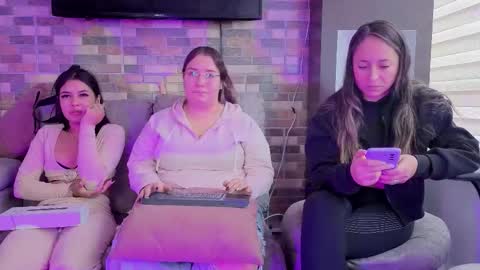 pink_as online show from February 17, 2026, 2:24 pm