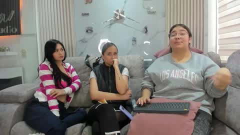 pink_as online show from February 19, 2026, 1:18 pm