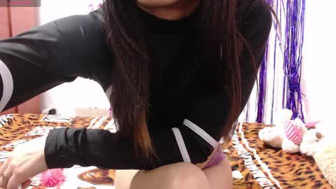 pink_love_25 online show from April 2, 2026, 7:06 am