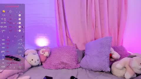 Snapshot of pink_quarz chatting on December 7, 2024, 11:23 pm KELLY online show from December 7, 2024, 11:23 pm