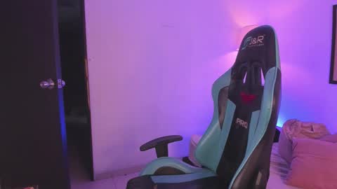 Snapshot of pink_quarz chatting on September 27, 2025, 11:54 pm KELLY online show from September 27, 2025, 11:54 pm