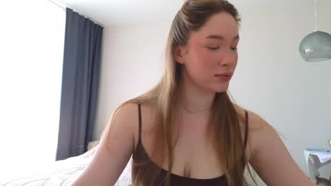 Snapshot of pink_rosee_ chatting on June 1, 2026, 3:08 am online show from June 1, 2026, 3:08 am