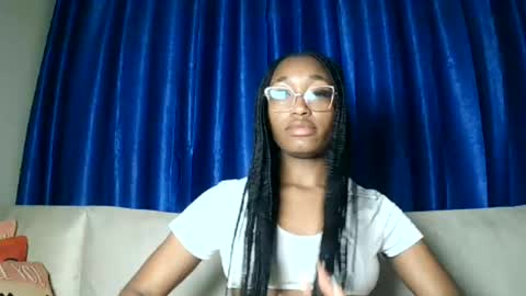 PinkyAura online show from June 19, 2026, 9:40 pm