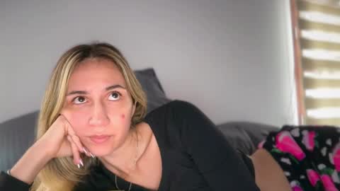 Pinkilola online show from April 19, 2026, 3:55 pm