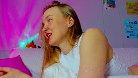 Mila online show from May 15, 2026, 11:34 pm