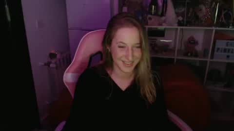 Snapshot of pinkladyx2 chatting on January 4, 2025, 10:13 pm pinkladyx2 online show from January 4, 2025, 10:13 pm