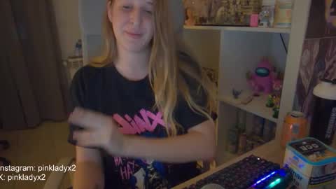Snapshot of pinkladyx2 chatting on November 4, 2025, 6:40 pm pinkladyx2 online show from November 4, 2025, 6:40 pm