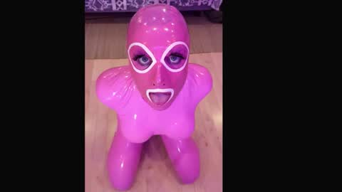 pinklatexgurl online show from February 17, 2026, 2:19 am