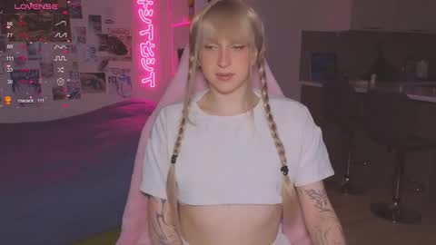 pinkvenom_ online show from November 29, 2025, 8:39 am