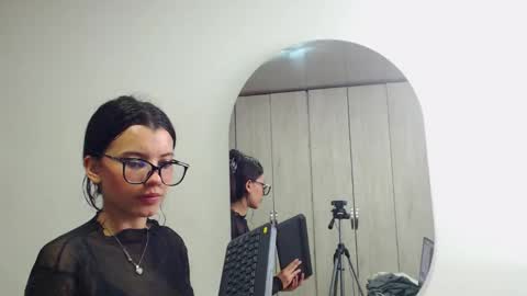 pinky_f00x online show from February 2, 2026, 8:18 pm