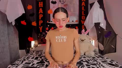 Snapshot of pinky_peach_ chatting on October 16, 2025, 4:35 am Peachy online show from October 16, 2025, 4:35 am