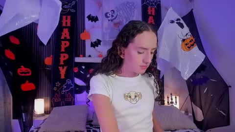 Snapshot of pinky_peach_ chatting on October 27, 2025, 3:32 am Peachy online show from October 27, 2025, 3:32 am