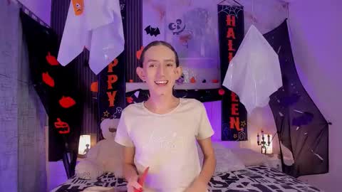 Snapshot of pinky_peach_ chatting on November 3, 2025, 3:30 am Peachy online show from November 3, 2025, 3:30 am