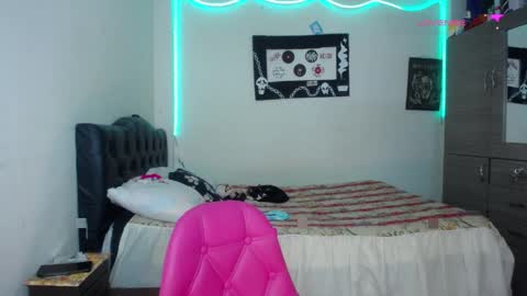 VIOLETA LOPEZ online show from April 6, 2026, 1:12 pm