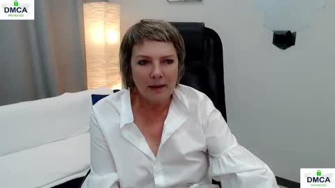 Bella online show from October 31, 2025, 9:21 am