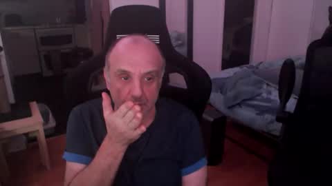 Snapshot of pip10 chatting on October 19, 2025, 12:28 pm pip10 online show from October 19, 2025, 12:28 pm