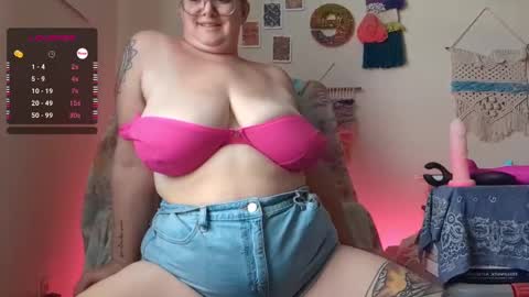 Em online show from February 4, 2025, 9:20 pm