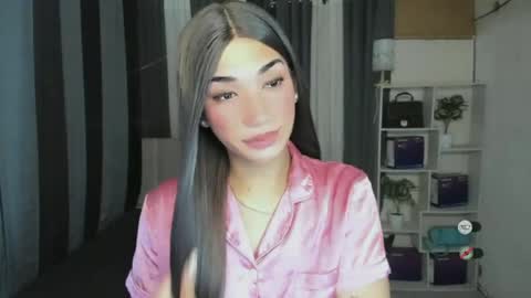 pixiedoll_ online show from June 25, 2026, 7:02 am