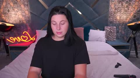 pixiehott online show from October 21, 2025, 12:50 pm