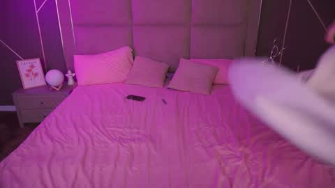 pixiehott online show from November 28, 2025, 1:08 am