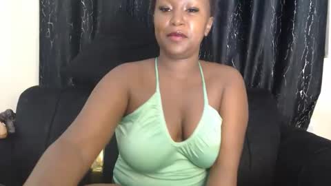 Snapshot of pixietease1 chatting on January 18, 2026, 2:21 pm pixietease1 online show from January 18, 2026, 2:21 pm