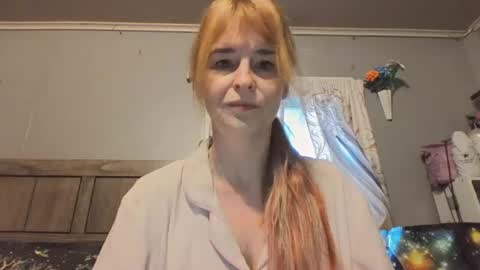 Snapshot of pizzedwife chatting on June 16, 2026, 11:35 am pizzedwife online show from June 16, 2026, 11:35 am