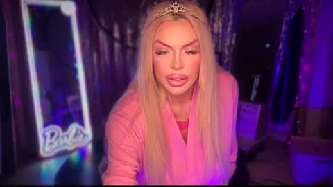 Snapshot of plasticfuckdoll chatting on January 24, 2025, 1:35 am Dumb bimbo fuck doll online show from January 24, 2025, 1:35 am