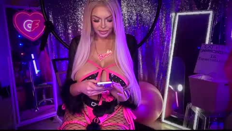 Snapshot of plasticfuckdoll chatting on February 8, 2025, 8:20 am Dumb bimbo fuck doll online show from February 8, 2025, 8:20 am