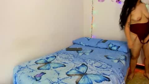 Snapshot of play_ground99 chatting on January 28, 2025, 4:08 am Amanda and Angelica online show from January 28, 2025, 4:08 am