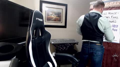 Snapshot of player2pawns chatting on February 12, 2025, 4:54 am Player online show from February 12, 2025, 4:54 am