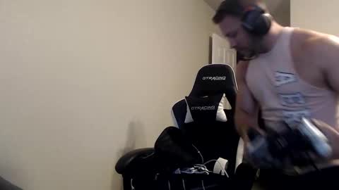 Snapshot of player2pawns chatting on October 1, 2025, 12:27 am Player online show from October 1, 2025, 12:27 am