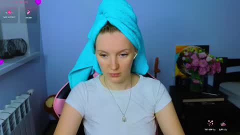 Snapshot of playful_mary chatting on July 13, 2026, 8:22 pm Masha online show from July 13, 2026, 8:22 pm