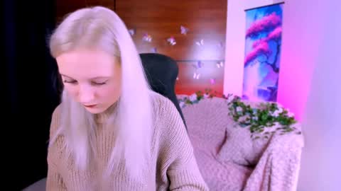 Snapshot of playful_sophie chatting on December 28, 2024, 10:36 am Sophie online show from December 28, 2024, 10:36 am