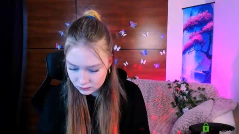 Snapshot of playful_sophie chatting on January 6, 2025, 10:57 am Sophie online show from January 6, 2025, 10:57 am