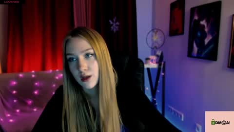 Snapshot of playful_sophie chatting on January 7, 2025, 11:35 pm Sophie online show from January 7, 2025, 11:35 pm