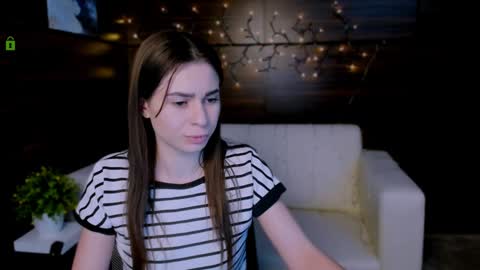 Snapshot of playful_sophie chatting on January 25, 2025, 10:51 am Sophie online show from January 25, 2025, 10:51 am