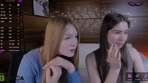 Snapshot of playful_sophie chatting on January 28, 2025, 2:43 am Sophie online show from January 28, 2025, 2:43 am